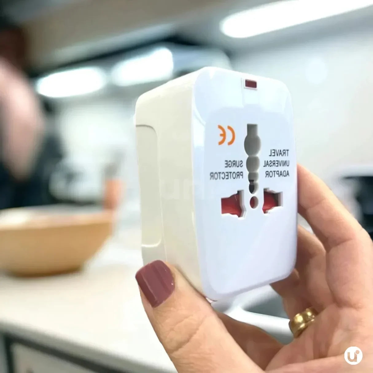 Adaptador Internacional Universal com Proteção Contra Surto, Bivolt e LED - uniescolhas