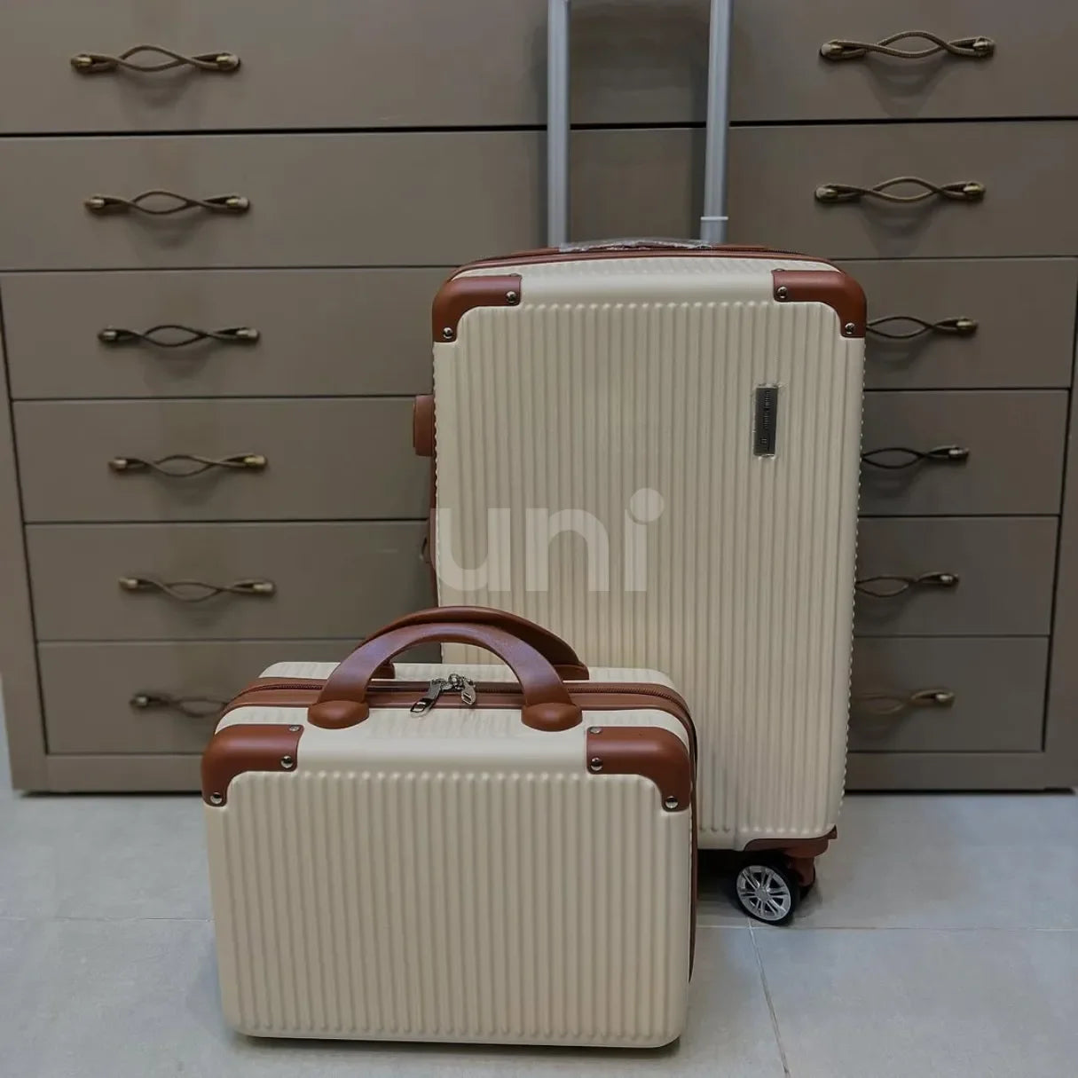 Kit Bordo 2 em 1 Mala de Viagem 10KG Roda Gira 360 Grau Fibra + Frasqueira - uniescolhas