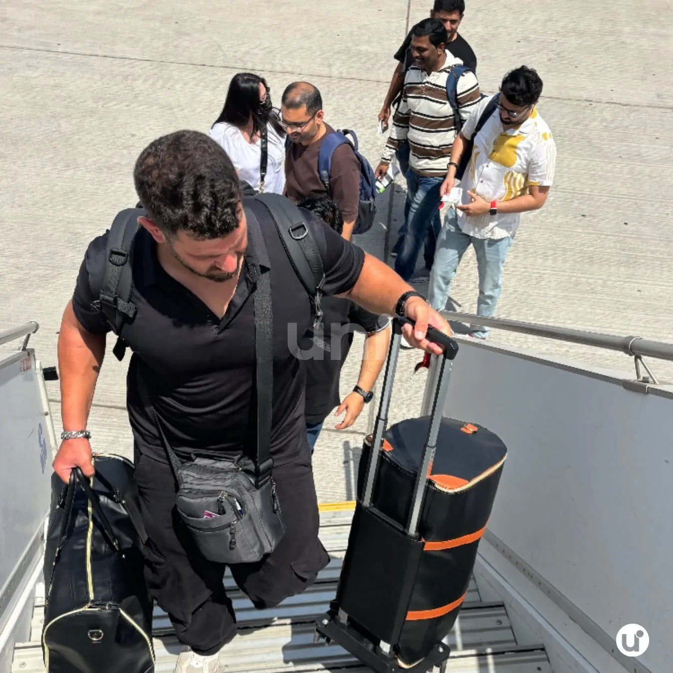 Mala de Mão Preta Caramelo Espaçosa Dobrável 60L Roller JetSetFemme™