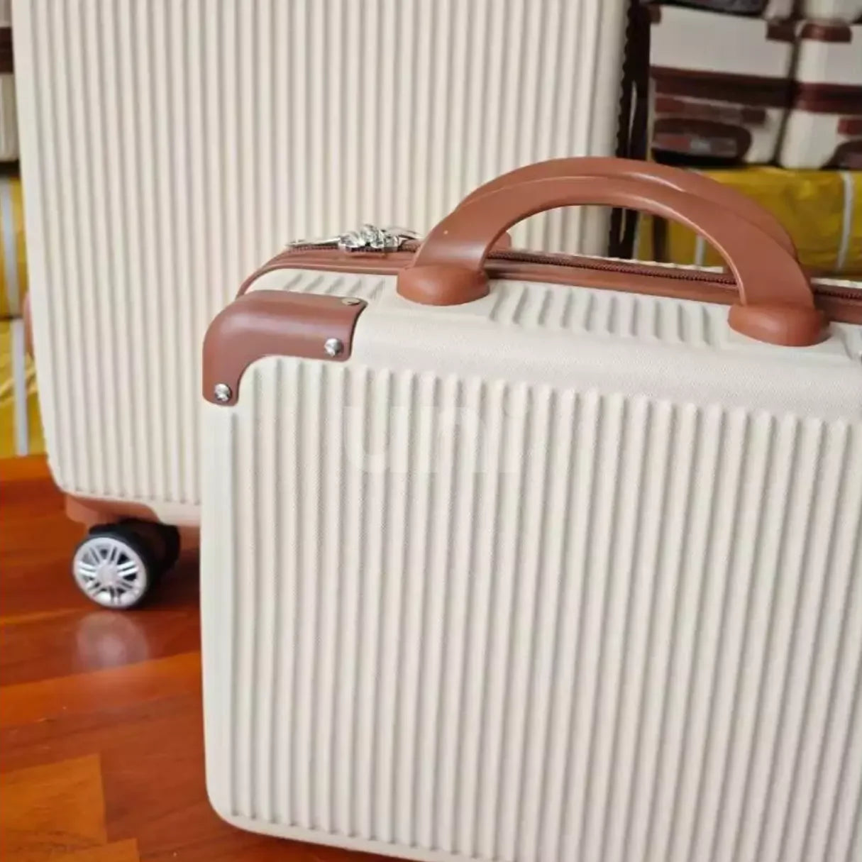 Kit Bordo 2 em 1 Mala de Viagem 10KG Roda Gira 360 Grau Fibra + Frasqueira - uniescolhas