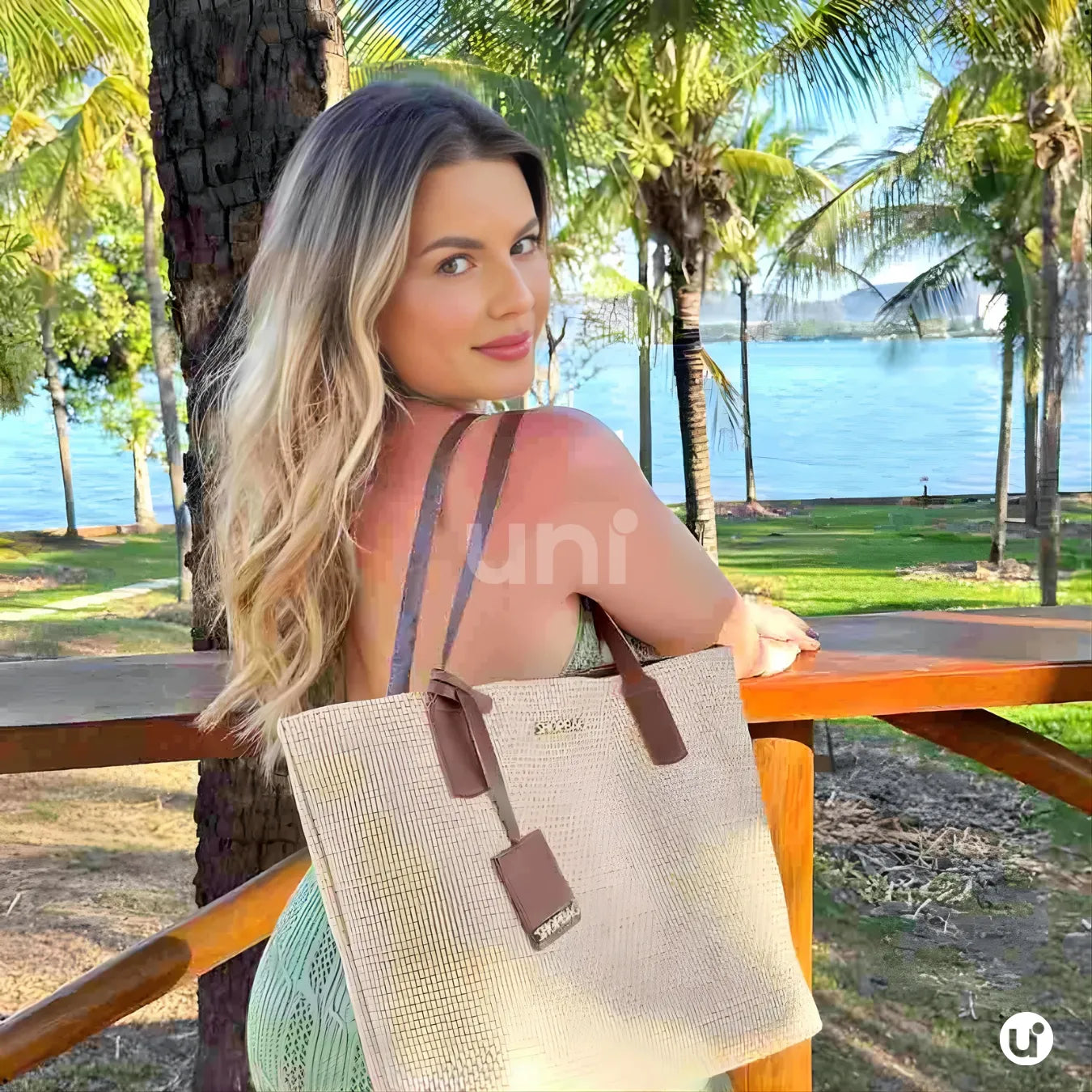 Bolsa Feminina de Praia Grande com Zíper - California Palha Sintética