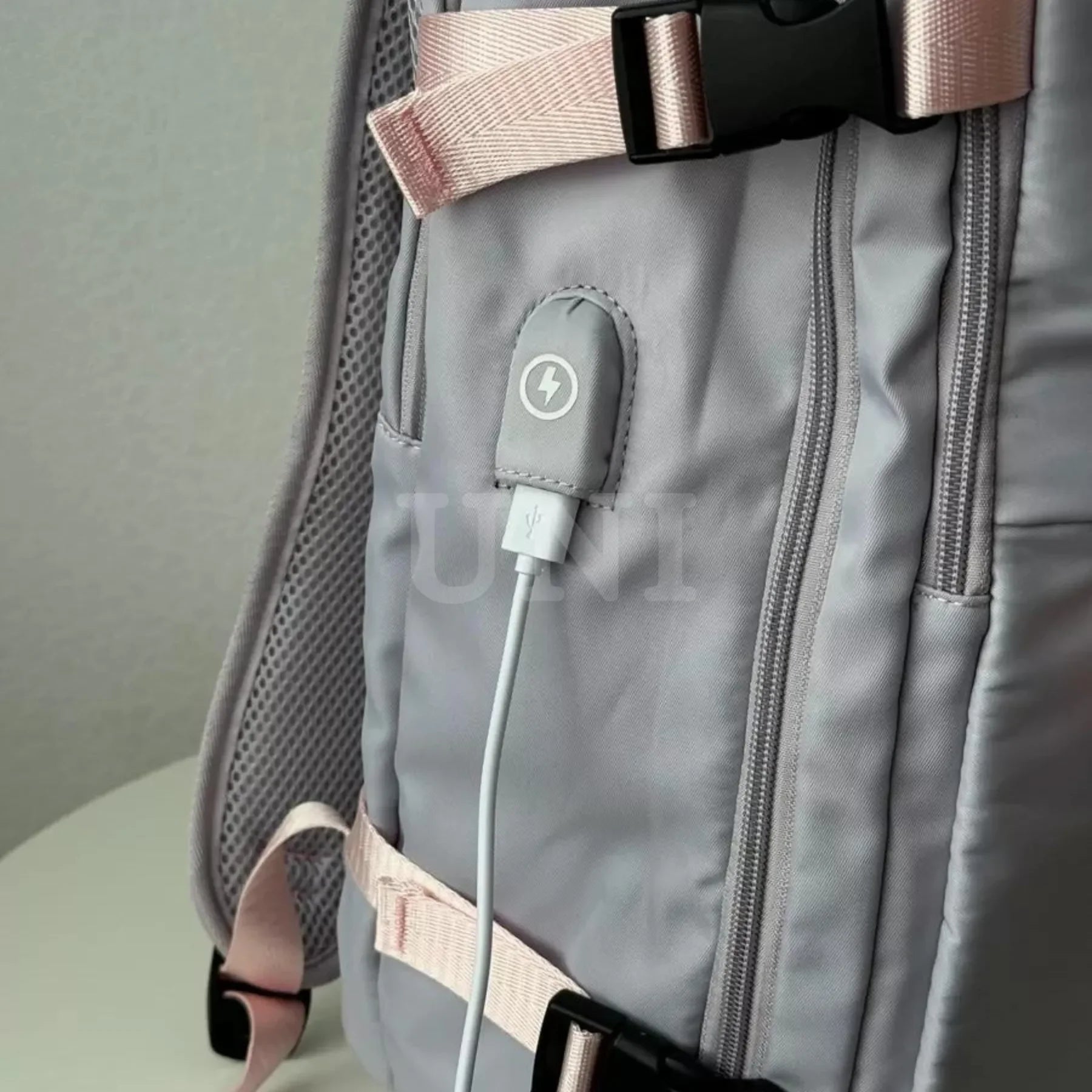 Mochila 40L de Capacidade, Compartimento para Laptop e Porta USB RoyalViolet™ - uniescolhas