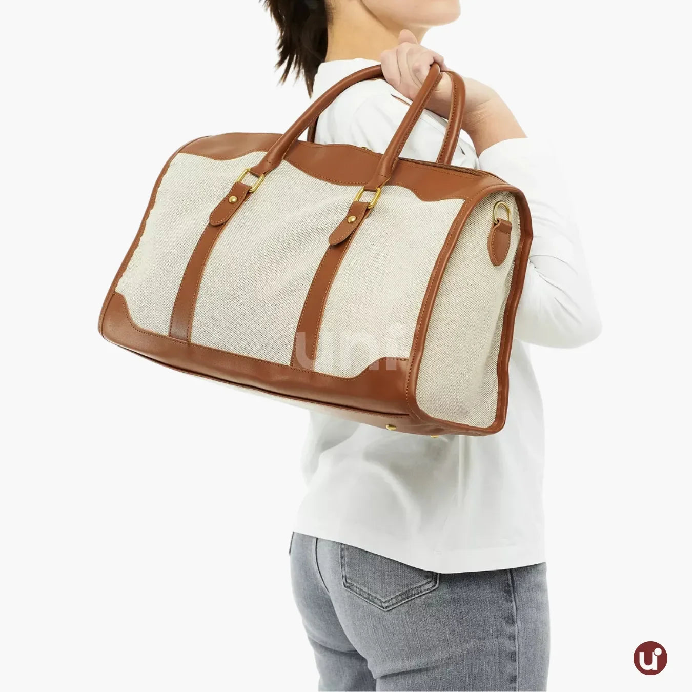 Bolsa de lona feminina Le Classique com alças de ombro e detalhes em couro sintético, com design elegante e versátil para o dia a dia e viagens curtas.
