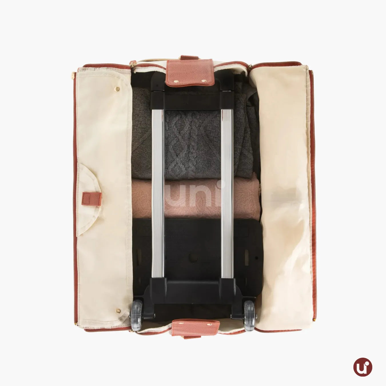 Kit de viagem feminino e masculino contendo a mala rígida de bordo Novatech com rodinhas e a bolsa JetSetFemme em couro PU acoplada na alça, demonstrando elegância e praticidade para o aeroporto.