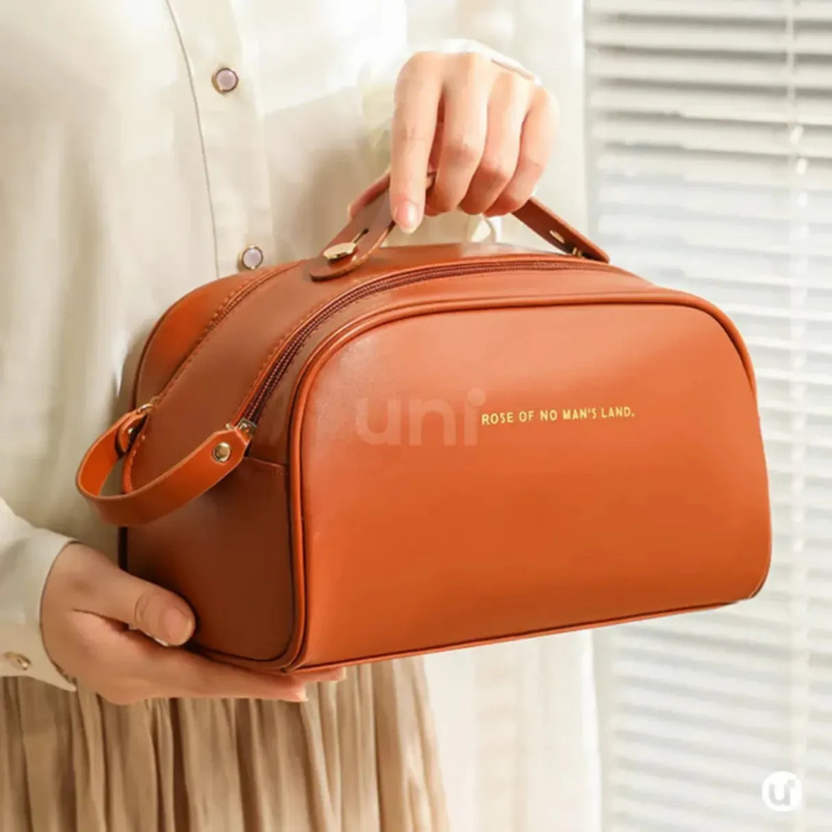 Kit Luxbag com três nécessaires femininas premium em couro ecológico, organizadas juntas para demonstrar os diferentes tamanhos ideais para viagens e rotina diária.