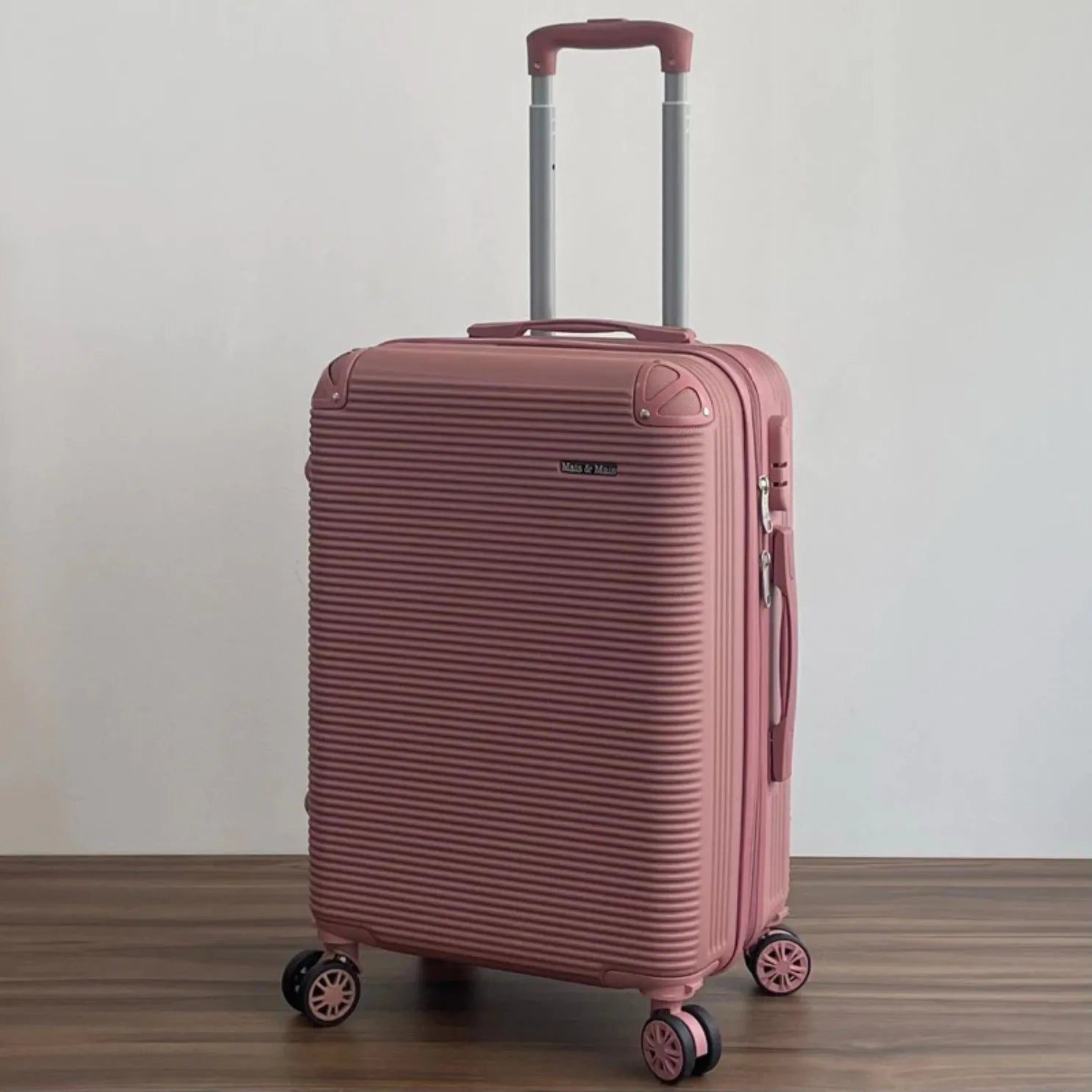 Mala de bordo feminina Novatech em ABS e policarbonato, com design elegante e resistente, ideal para levar na cabine do avião sem despachar.