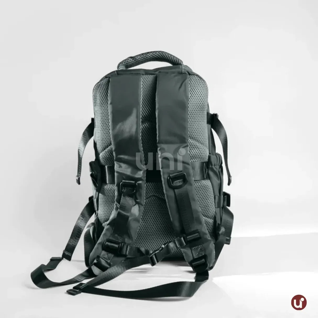 Mochila de viagem feminina e masculina a vácuo Nova BellaJourney em nylon premium, com design moderno e tamanho exato para não pagar taxa de bagagem de mão.