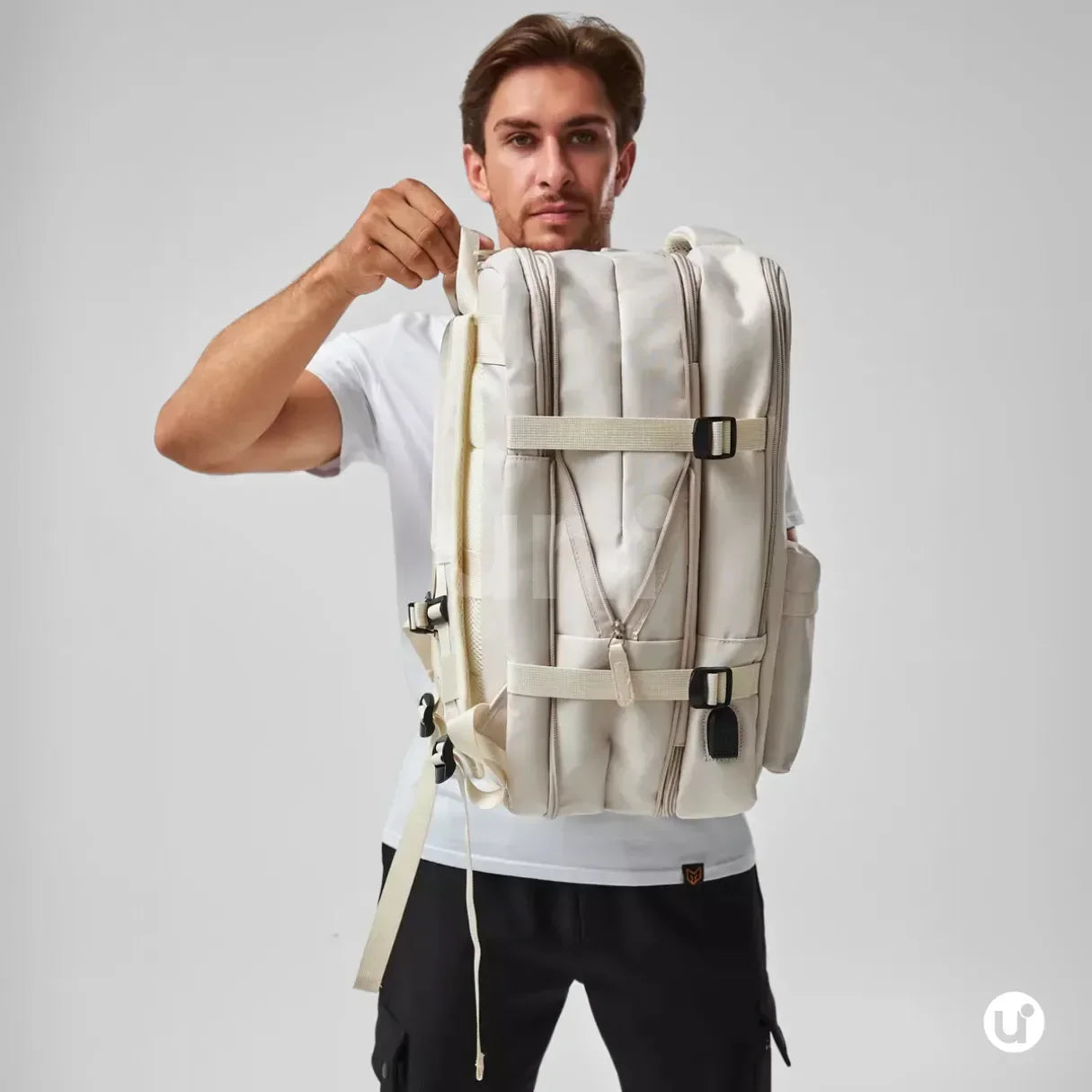 Mochila de viagem expansível feminina BellaJourney 2.0 em tecido Oxford impermeável, com design elegante e tamanho ideal para levar na cabine sem pagar taxa extra.