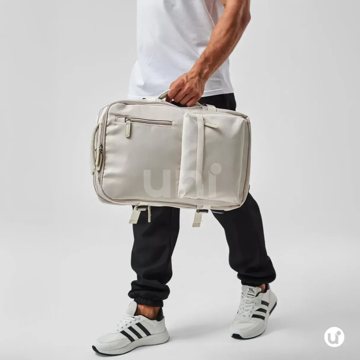 Mochila de viagem expansível feminina BellaJourney 2.0 em tecido Oxford impermeável, com design elegante e tamanho ideal para levar na cabine sem pagar taxa extra.