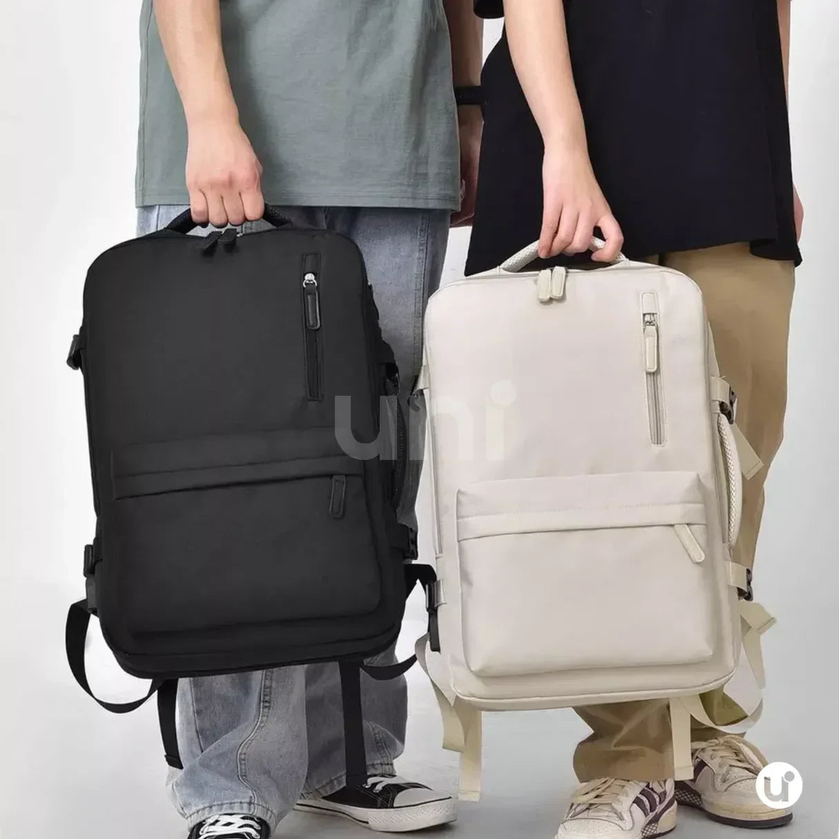 Mochila de viagem expansível feminina BellaJourney 2.0 em tecido Oxford impermeável, com design elegante e tamanho ideal para levar na cabine sem pagar taxa extra.