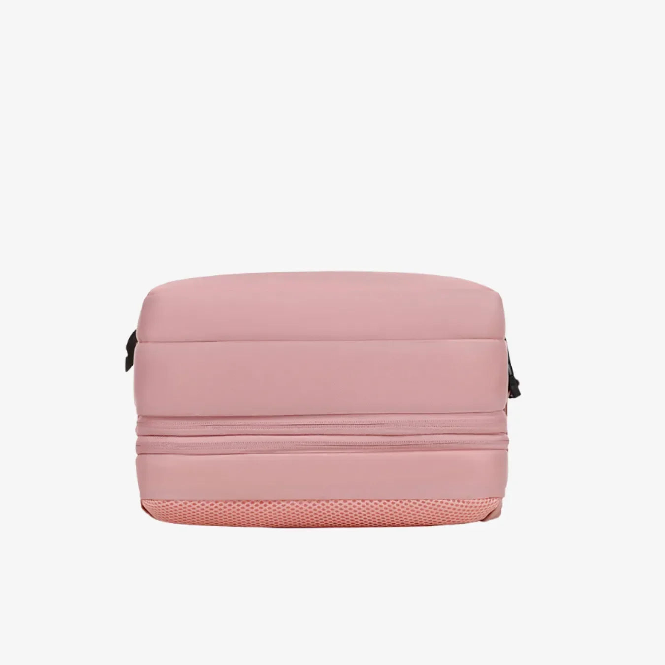 Mochila de viagem feminina TravelMax de 40 litros em nylon impermeável, com design moderno e tamanho ideal para ser usada como bagagem de mão no avião.