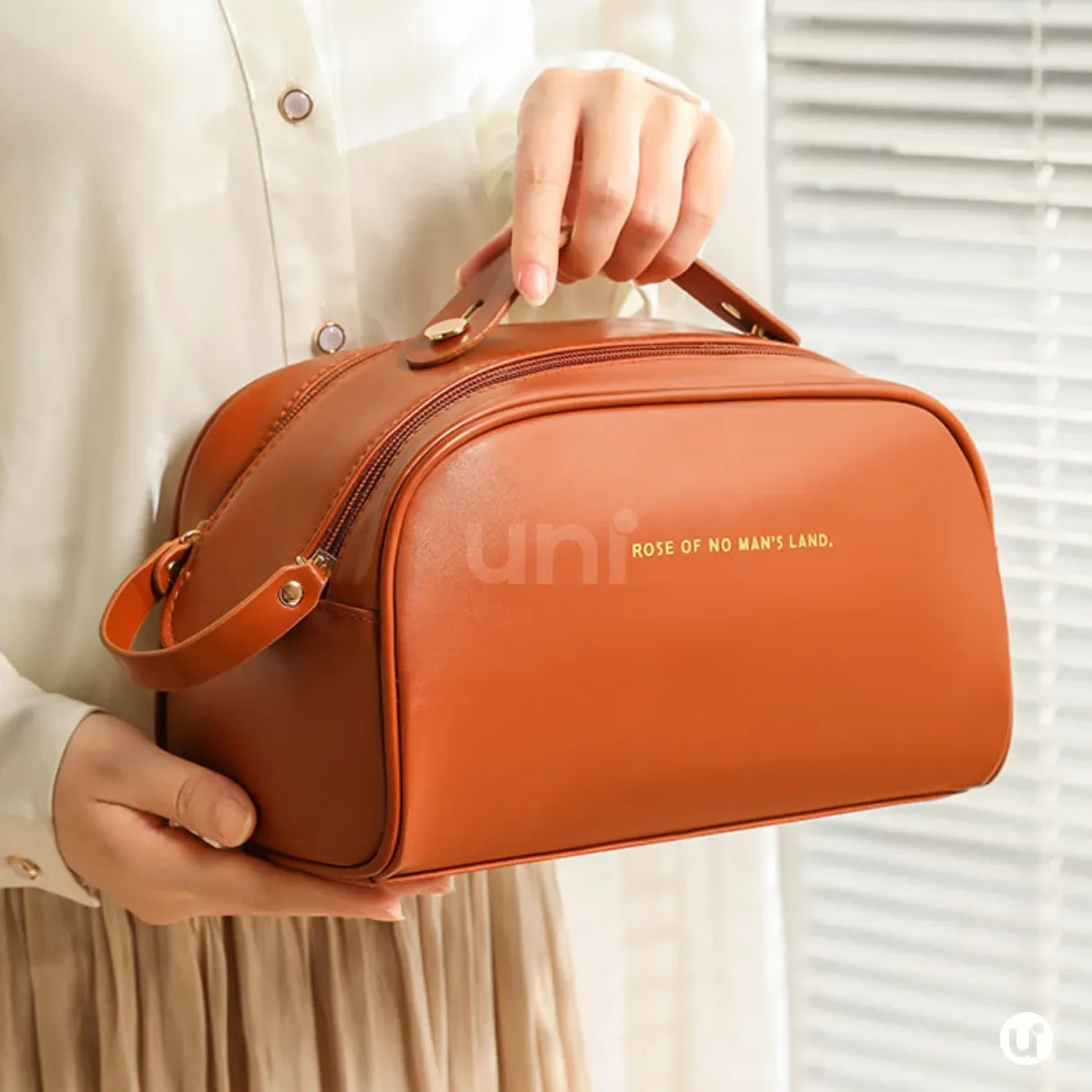 Necessaire de maquiagem feminina Luxbag 2.0 em couro PU premium impermeável, com design elegante e alça de mão, ideal para organizar cosméticos com sofisticação em viagens.