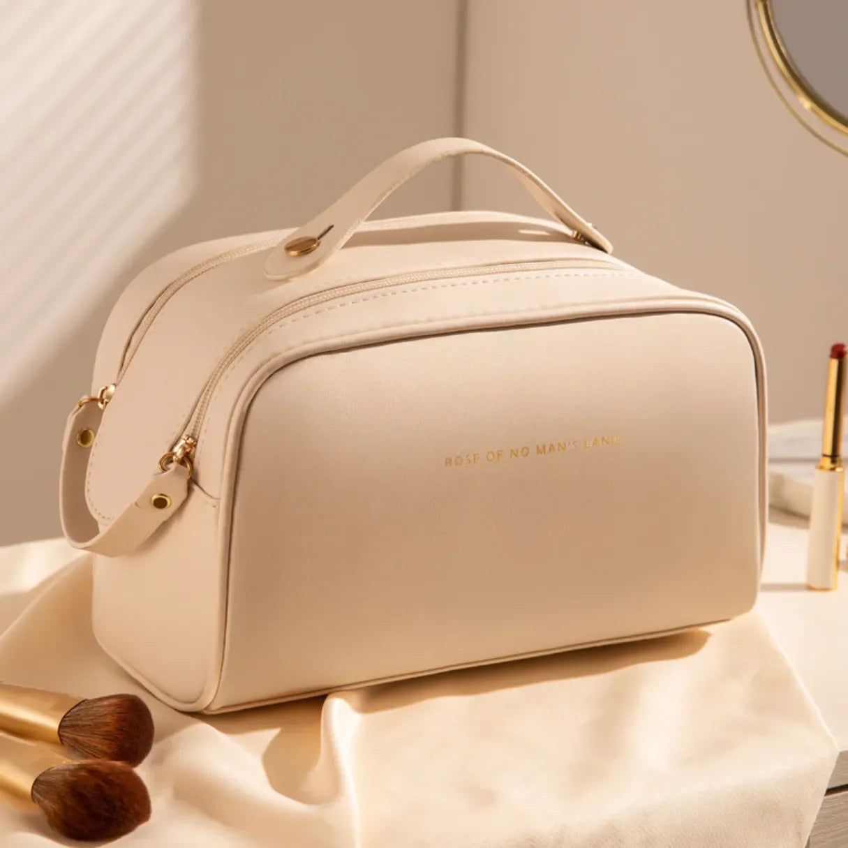 Necessaire de maquiagem feminina Luxbag 2.0 em couro PU premium impermeável, com design elegante e alça de mão, ideal para organizar cosméticos com sofisticação em viagens.