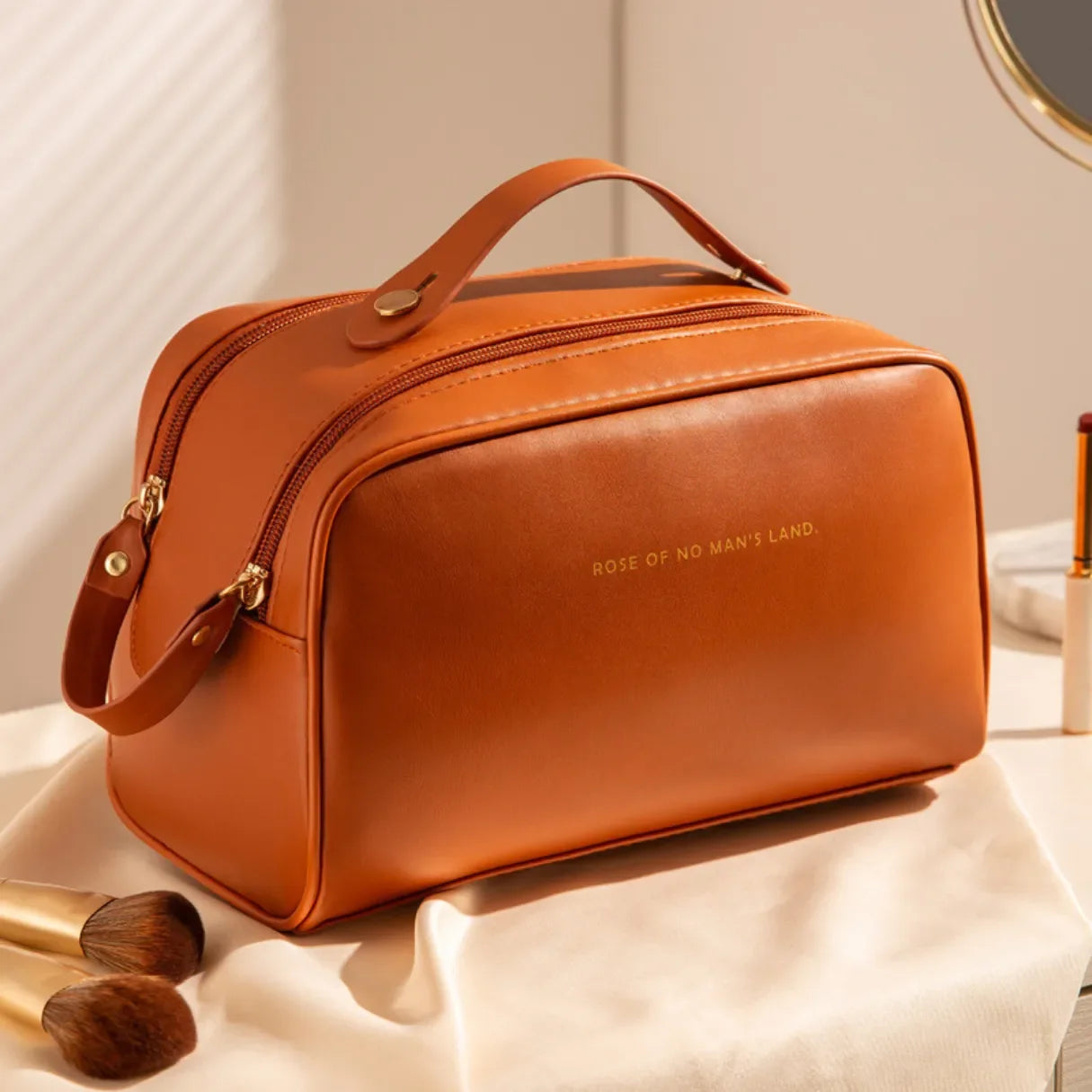 Necessaire de maquiagem feminina Luxbag 2.0 em couro PU premium impermeável, com design elegante e alça de mão, ideal para organizar cosméticos com sofisticação em viagens.