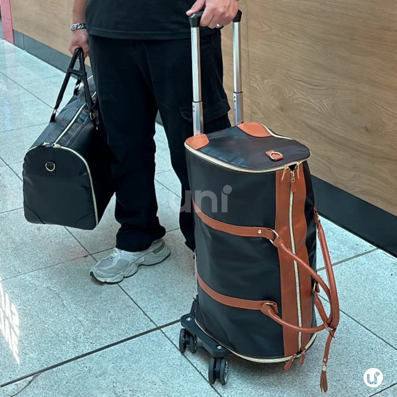 Mala de Mão Preta Caramelo Espaçosa Dobrável 60L Roller JetSetFemme™