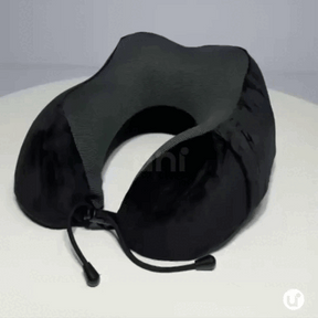Almofada de viagem ergonômica para pescoço em formato de U, com capa aveludada premium, ideal para dormir com conforto em voos longos ou ônibus.