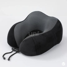 Almofada de viagem ergonômica para pescoço em formato de U, com capa aveludada premium, ideal para dormir com conforto em voos longos ou ônibus.