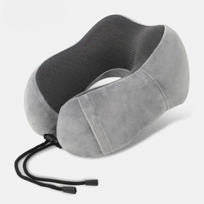 Almofada de viagem ergonômica para pescoço em formato de U, com capa aveludada premium, ideal para dormir com conforto em voos longos ou ônibus.