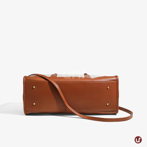 Bolsa de lona feminina Le Classique com alças de ombro e detalhes em couro sintético, com design elegante e versátil para o dia a dia e viagens curtas.