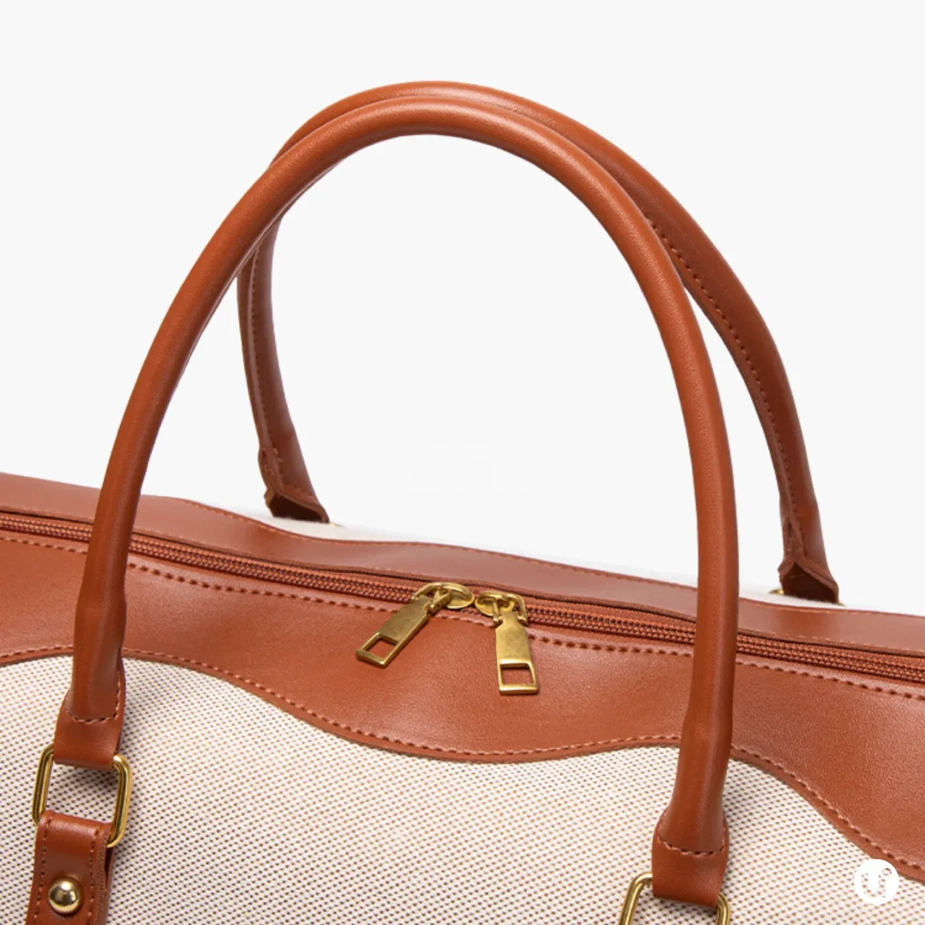 Bolsa de lona feminina Le Classique com alças de ombro e detalhes em couro sintético, com design elegante e versátil para o dia a dia e viagens curtas.