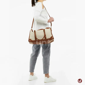 Bolsa de lona feminina Le Classique com alças de ombro e detalhes em couro sintético, com design elegante e versátil para o dia a dia e viagens curtas.