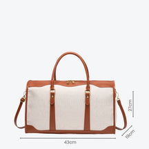 Bolsa de lona feminina Le Classique com alças de ombro e detalhes em couro sintético, com design elegante e versátil para o dia a dia e viagens curtas.