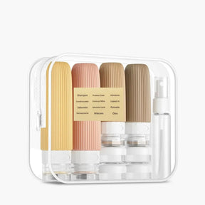 Kit Silicase com 4 frascos de silicone coloridos para viagem de 90ml e nécessaire transparente, ideal para levar produtos de higiene na bagagem de mão.