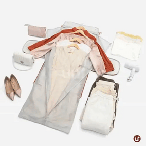 Kit de viagem feminino e masculino contendo a mala rígida de bordo Novatech com rodinhas e a bolsa JetSetFemme em couro PU acoplada na alça, demonstrando elegância e praticidade para o aeroporto.