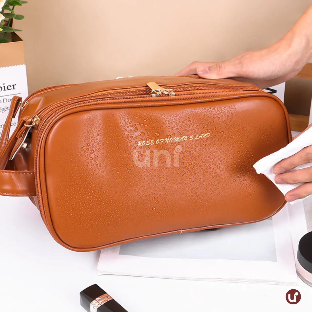 Kit Luxbag com três nécessaires femininas premium em couro ecológico, organizadas juntas para demonstrar os diferentes tamanhos ideais para viagens e rotina diária.