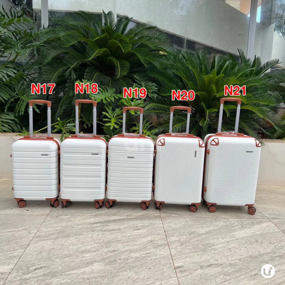 Mala de bordo feminina Novatech em ABS e policarbonato, com design elegante e resistente, ideal para levar na cabine do avião sem despachar.