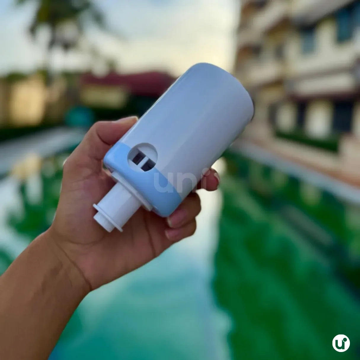 Mochila de viagem feminina e masculina a vácuo Nova BellaJourney em nylon premium, com design moderno e tamanho exato para não pagar taxa de bagagem de mão.