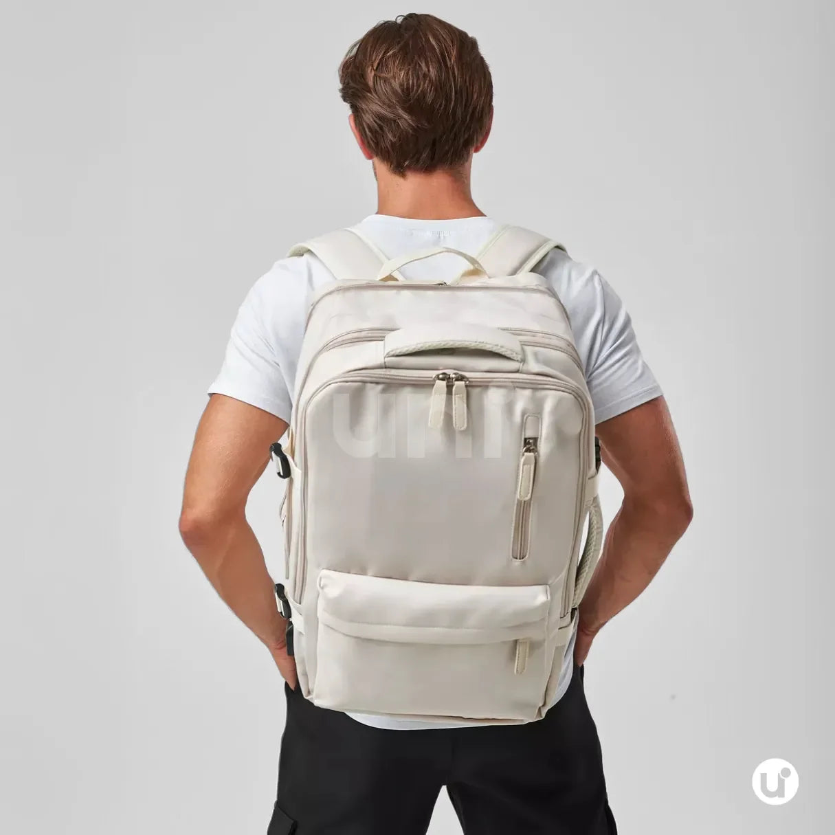 Mochila de viagem expansível feminina BellaJourney 2.0 em tecido Oxford impermeável, com design elegante e tamanho ideal para levar na cabine sem pagar taxa extra.