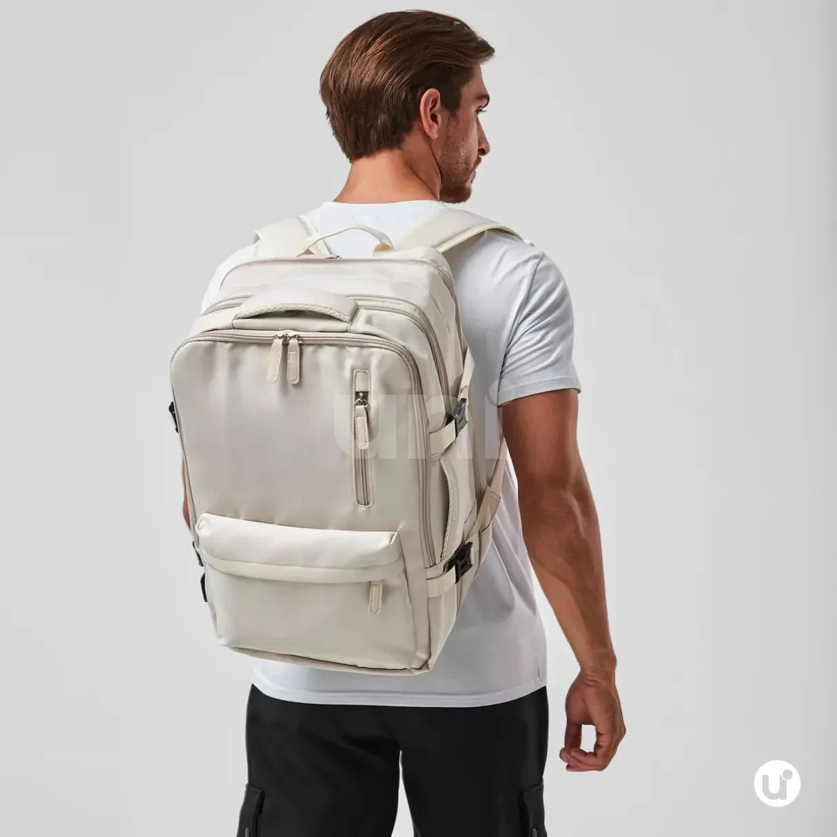 Mochila de viagem expansível feminina BellaJourney 2.0 em tecido Oxford impermeável, com design elegante e tamanho ideal para levar na cabine sem pagar taxa extra.