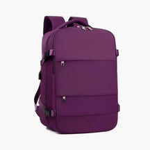 Mochila de viagem feminina BagTravel de 35 litros impermeável, com design moderno e tamanho perfeito para levar como bagagem de mão no avião.