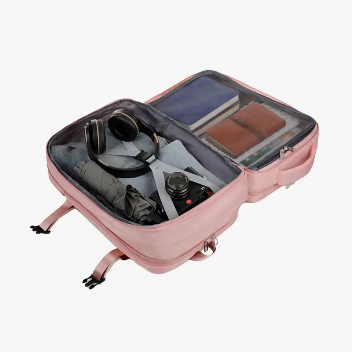 Mochila de viagem feminina TravelMax de 40 litros em nylon impermeável, com design moderno e tamanho ideal para ser usada como bagagem de mão no avião.