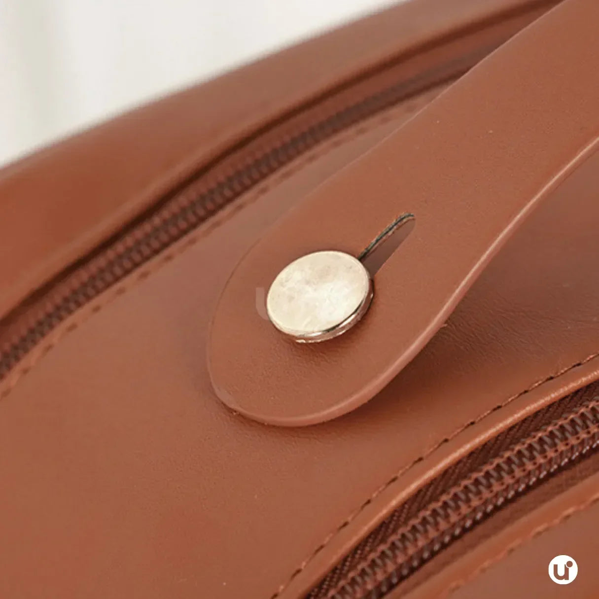 Necessaire de maquiagem feminina Luxbag 2.0 em couro PU premium impermeável, com design elegante e alça de mão, ideal para organizar cosméticos com sofisticação em viagens.