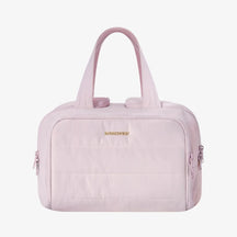 Nécessaire feminina grande CrushBag em tecido impermeável semibrilhante, com design elegante inspirado em nuvens, ideal para organizar itens de viagem com sofisticação.