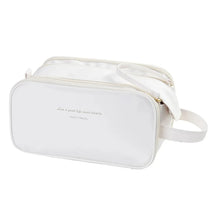 Nécessaire feminina grande Luxbag 3.0 em couro ecológico premium, exibindo seu design sofisticado e moderno, ideal para viagens e organização diária.