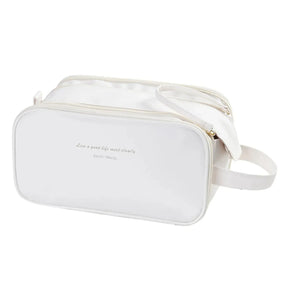 Nécessaire feminina grande Luxbag 3.0 em couro ecológico premium, exibindo seu design sofisticado e moderno, ideal para viagens e organização diária.