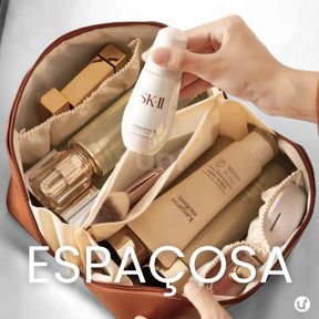 Nécessaire feminina organizadora Luxbag em couro ecológico premium, com design sofisticado e fechamento em zíper, ideal para viagens e dia a dia.