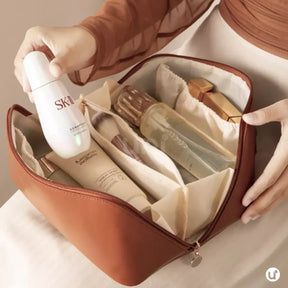 Nécessaire feminina organizadora Luxbag em couro ecológico premium, com design sofisticado e fechamento em zíper, ideal para viagens e dia a dia.