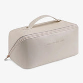 Nécessaire feminina organizadora Luxbag em couro ecológico premium, com design sofisticado e fechamento em zíper, ideal para viagens e dia a dia.