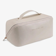 Nécessaire feminina organizadora Luxbag em couro ecológico premium, com design sofisticado e fechamento em zíper, ideal para viagens e dia a dia.