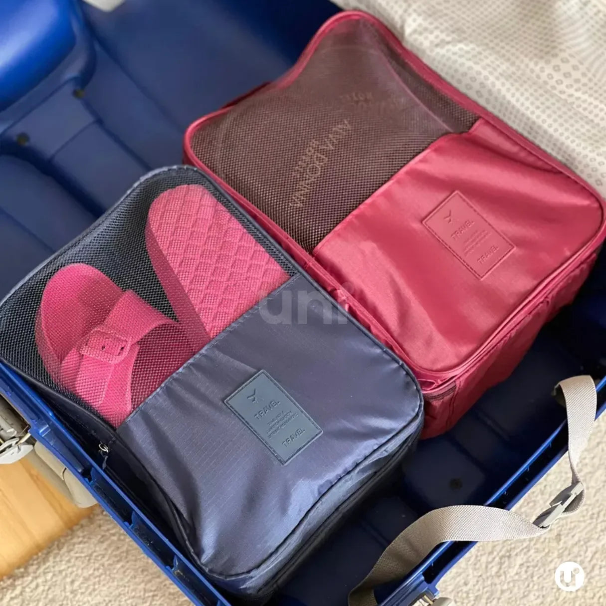 Organizador de sapatos de viagem impermeável da UniEscolhas, com design elegante em tecido Oxford premium, ideal para proteger calçados dentro da mala.